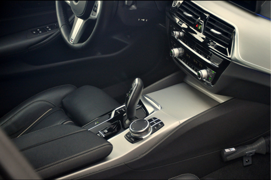 BMW 5 Serie Touring 518d High Executive Edition | M-Sport | 20 inch | Panorama | Individual Dakota Leder