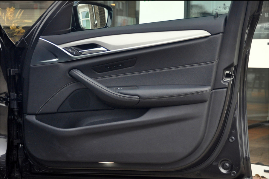 BMW 5 Serie Touring 518d High Executive Edition | M-Sport | 20 inch | Panorama | Individual Dakota Leder