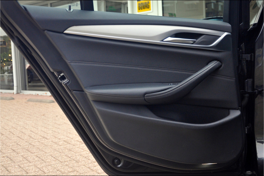 BMW 5 Serie Touring 518d High Executive Edition | M-Sport | 20 inch | Panorama | Individual Dakota Leder