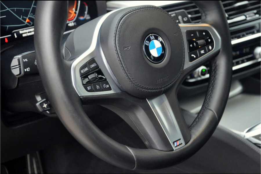 BMW 5 Serie Touring 518d High Executive Edition | M-Sport | 20 inch | Panorama | Individual Dakota Leder