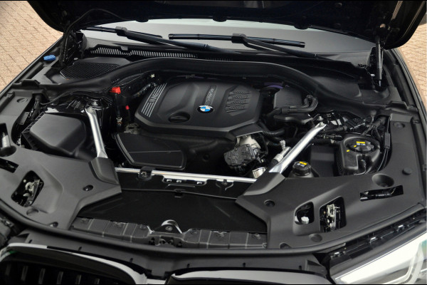 BMW 5 Serie Touring 518d High Executive Edition | M-Sport | 20 inch | Panorama | Individual Dakota Leder
