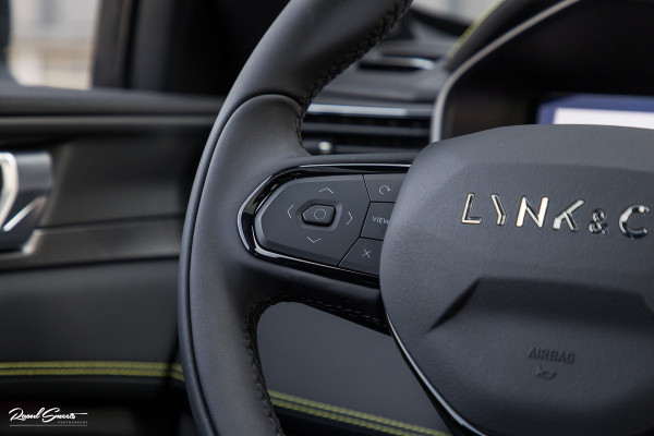 Lynk & Co 01 1.5 More | 4 Jaar fabrieksgarantie | Panoramadak | Memory | Adaptieve cruise | Blis |