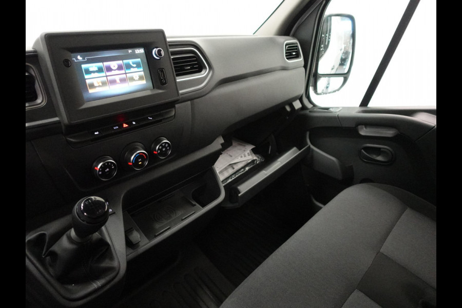 Renault Master T33 2.3 dCi 135PK L2H2 Airco Cruise control Parkeersensoren Navigatie Trekhaak