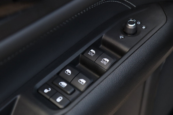 Jeep Compass 4xe 240 Plug-in Hybrid Electric S / PANO / MEMORY / ACC / 360 / KEYLESS / ALPINE