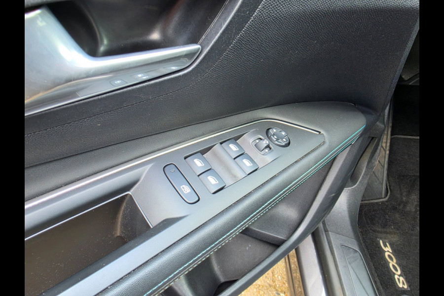 Peugeot 3008 1.6 HYbrid 225 Allure Trekhaak, LED, 93% SOH