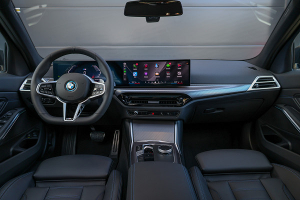 BMW 3-serie 330e | BTW | M-SPORT | ACC | HUD | 360 | MEMORY | KEYLESS | ELEK KOFFERKLEP |