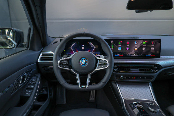 BMW 3-serie 330e | BTW | M-SPORT | ACC | HUD | 360 | MEMORY | KEYLESS | ELEK KOFFERKLEP |