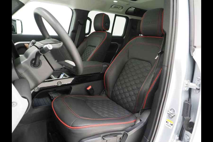 Land Rover Defender 110 2.0 P400e 110 | Panoramadak | Honeycomb Leder | Trekhaak | Sidesteps | 360 | Meridian | Keyless
