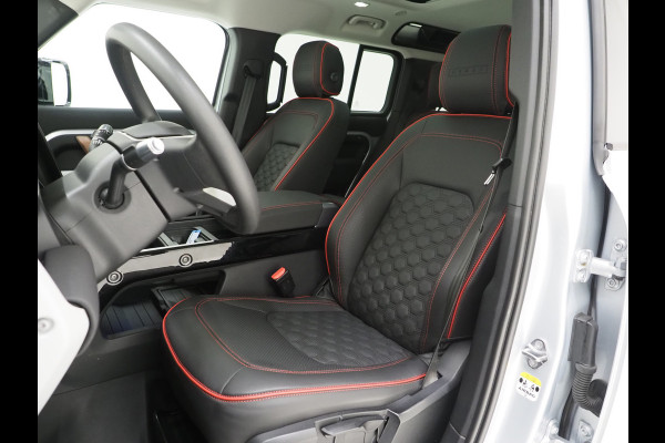 Land Rover Defender 110 2.0 P400e 110 | Panoramadak | Honeycomb Leder | Trekhaak | Sidesteps | 360 | Meridian | Keyless