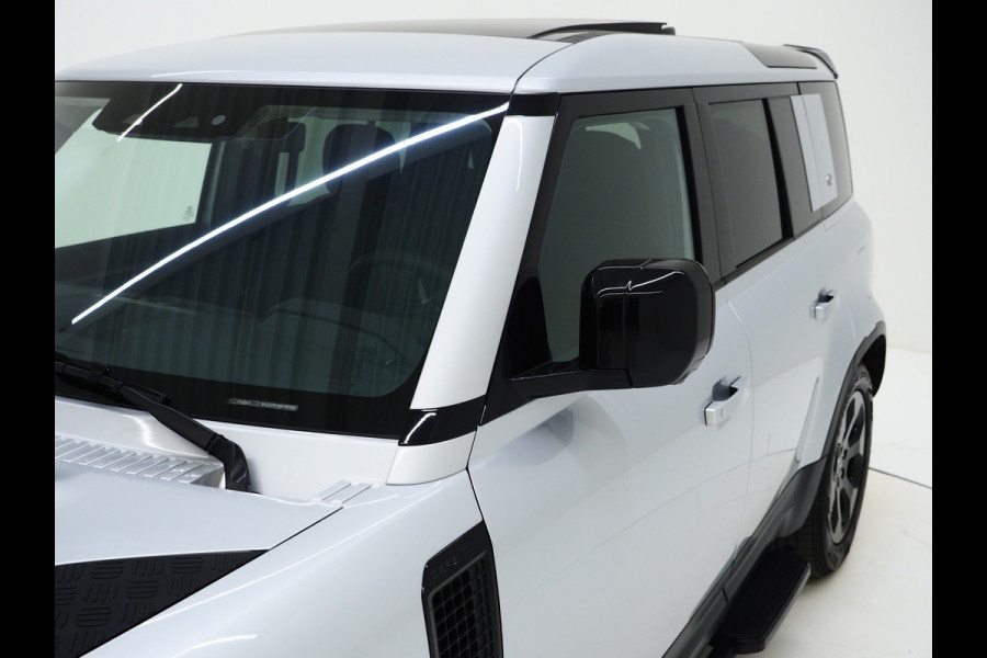 Land Rover Defender 110 2.0 P400e 110 | Panoramadak | Honeycomb Leder | Trekhaak | Sidesteps | 360 | Meridian | Keyless