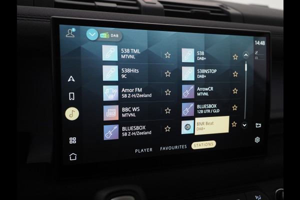 Land Rover Defender 110 2.0 P400e 110 | Panoramadak | Honeycomb Leder | Trekhaak | Sidesteps | 360 | Meridian | Keyless