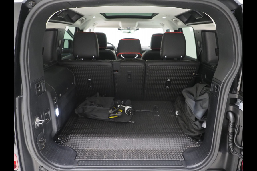 Land Rover Defender 110 2.0 P400e 110 | Panoramadak | Honeycomb Leder | Trekhaak | Sidesteps | 360 | Meridian | Keyless
