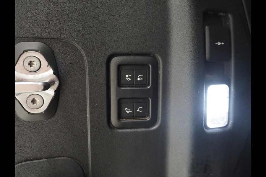 Land Rover Defender 110 2.0 P400e 110 | Panoramadak | Honeycomb Leder | Trekhaak | Sidesteps | 360 | Meridian | Keyless