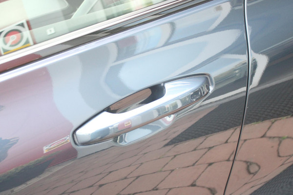 Volvo V60 2.0 T6 Plug-in hybrid 350PK AWD PLUS DARK | LONG RANGE | PANORAMISCH SCHUIF/KANTELDAK | NAVIGATIE VIA GOOGLE AUTO | APPLE CARPLAY / ANDROID AUTO | FULL-LED KOPLAMPEN | 125319" 6-SPAAKS BLACK / DIAMOND CUT VELGEN | LEDEREN BEKLEDING | POWER SEATS - BESTUURDERS- EN PASSAGIERSSTOEL ELEKTRISCHVERSTELBAAR MET GEHEUGEN, ELEKTRISCH VERSTELBARE  ZITVERLENGERS /LENDESTEUN VIERVOUDIG | STOEL- EN ACHTERBANKVERWARMING | STUURVERWARMING | PARKEERVERWARMING MET TIMER (STANDKACHEL) | ACHTERUIRIJ CAMERA | EXTRA GETINTE ACHTERRUITEN | ELEKTRISCH BEDIENBARE ACHTERKLEP | ELEKTRISCH INKLA