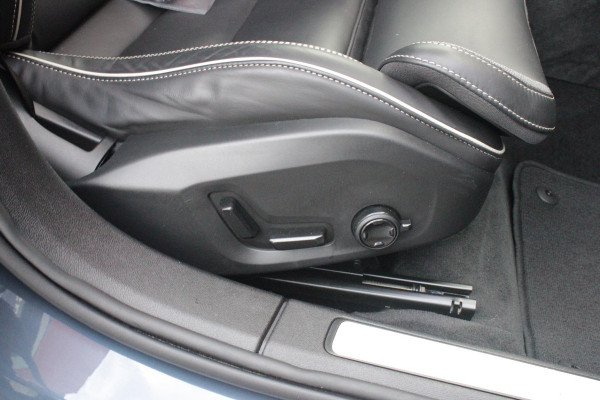 Volvo V60 2.0 T6 Plug-in hybrid 350PK AWD PLUS DARK | LONG RANGE | PANORAMISCH SCHUIF/KANTELDAK | NAVIGATIE VIA GOOGLE AUTO | APPLE CARPLAY / ANDROID AUTO | FULL-LED KOPLAMPEN | 125319" 6-SPAAKS BLACK / DIAMOND CUT VELGEN | LEDEREN BEKLEDING | POWER SEATS - BESTUURDERS- EN PASSAGIERSSTOEL ELEKTRISCHVERSTELBAAR MET GEHEUGEN, ELEKTRISCH VERSTELBARE  ZITVERLENGERS /LENDESTEUN VIERVOUDIG | STOEL- EN ACHTERBANKVERWARMING | STUURVERWARMING | PARKEERVERWARMING MET TIMER (STANDKACHEL) | ACHTERUIRIJ CAMERA | EXTRA GETINTE ACHTERRUITEN | ELEKTRISCH BEDIENBARE ACHTERKLEP | ELEKTRISCH INKLA
