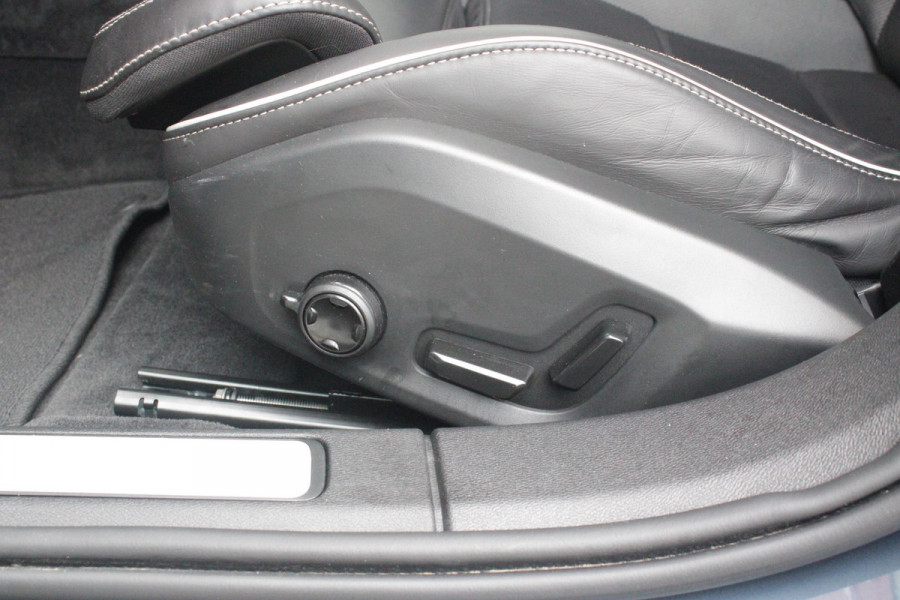 Volvo V60 2.0 T6 Plug-in hybrid 350PK AWD PLUS DARK | LONG RANGE | PANORAMISCH SCHUIF/KANTELDAK | NAVIGATIE VIA GOOGLE AUTO | APPLE CARPLAY / ANDROID AUTO | FULL-LED KOPLAMPEN | 125319" 6-SPAAKS BLACK / DIAMOND CUT VELGEN | LEDEREN BEKLEDING | POWER SEATS - BESTUURDERS- EN PASSAGIERSSTOEL ELEKTRISCHVERSTELBAAR MET GEHEUGEN, ELEKTRISCH VERSTELBARE  ZITVERLENGERS /LENDESTEUN VIERVOUDIG | STOEL- EN ACHTERBANKVERWARMING | STUURVERWARMING | PARKEERVERWARMING MET TIMER (STANDKACHEL) | ACHTERUIRIJ CAMERA | EXTRA GETINTE ACHTERRUITEN | ELEKTRISCH BEDIENBARE ACHTERKLEP | ELEKTRISCH INKLA