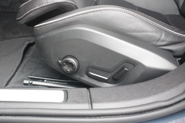 Volvo V60 2.0 T6 Plug-in hybrid 350PK AWD PLUS DARK | LONG RANGE | PANORAMISCH SCHUIF/KANTELDAK | NAVIGATIE VIA GOOGLE AUTO | APPLE CARPLAY / ANDROID AUTO | FULL-LED KOPLAMPEN | 125319" 6-SPAAKS BLACK / DIAMOND CUT VELGEN | LEDEREN BEKLEDING | POWER SEATS - BESTUURDERS- EN PASSAGIERSSTOEL ELEKTRISCHVERSTELBAAR MET GEHEUGEN, ELEKTRISCH VERSTELBARE  ZITVERLENGERS /LENDESTEUN VIERVOUDIG | STOEL- EN ACHTERBANKVERWARMING | STUURVERWARMING | PARKEERVERWARMING MET TIMER (STANDKACHEL) | ACHTERUIRIJ CAMERA | EXTRA GETINTE ACHTERRUITEN | ELEKTRISCH BEDIENBARE ACHTERKLEP | ELEKTRISCH INKLA