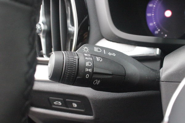 Volvo V60 2.0 T6 Plug-in hybrid 350PK AWD PLUS DARK | LONG RANGE | PANORAMISCH SCHUIF/KANTELDAK | NAVIGATIE VIA GOOGLE AUTO | APPLE CARPLAY / ANDROID AUTO | FULL-LED KOPLAMPEN | 125319" 6-SPAAKS BLACK / DIAMOND CUT VELGEN | LEDEREN BEKLEDING | POWER SEATS - BESTUURDERS- EN PASSAGIERSSTOEL ELEKTRISCHVERSTELBAAR MET GEHEUGEN, ELEKTRISCH VERSTELBARE  ZITVERLENGERS /LENDESTEUN VIERVOUDIG | STOEL- EN ACHTERBANKVERWARMING | STUURVERWARMING | PARKEERVERWARMING MET TIMER (STANDKACHEL) | ACHTERUIRIJ CAMERA | EXTRA GETINTE ACHTERRUITEN | ELEKTRISCH BEDIENBARE ACHTERKLEP | ELEKTRISCH INKLA