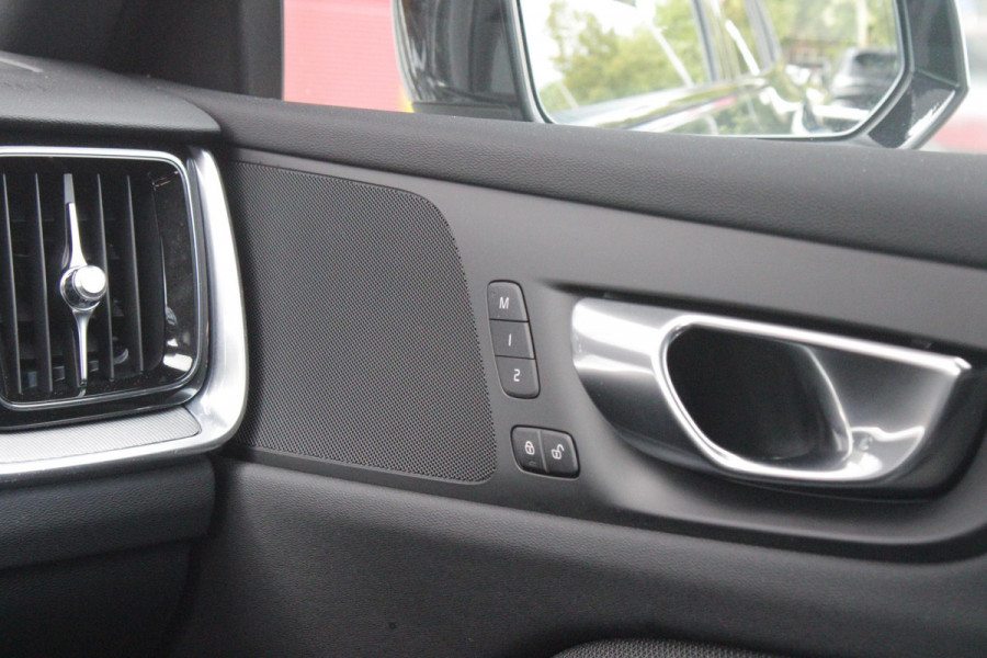 Volvo V60 2.0 T6 Plug-in hybrid 350PK AWD PLUS DARK | LONG RANGE | PANORAMISCH SCHUIF/KANTELDAK | NAVIGATIE VIA GOOGLE AUTO | APPLE CARPLAY / ANDROID AUTO | FULL-LED KOPLAMPEN | 125319" 6-SPAAKS BLACK / DIAMOND CUT VELGEN | LEDEREN BEKLEDING | POWER SEATS - BESTUURDERS- EN PASSAGIERSSTOEL ELEKTRISCHVERSTELBAAR MET GEHEUGEN, ELEKTRISCH VERSTELBARE  ZITVERLENGERS /LENDESTEUN VIERVOUDIG | STOEL- EN ACHTERBANKVERWARMING | STUURVERWARMING | PARKEERVERWARMING MET TIMER (STANDKACHEL) | ACHTERUIRIJ CAMERA | EXTRA GETINTE ACHTERRUITEN | ELEKTRISCH BEDIENBARE ACHTERKLEP | ELEKTRISCH INKLA