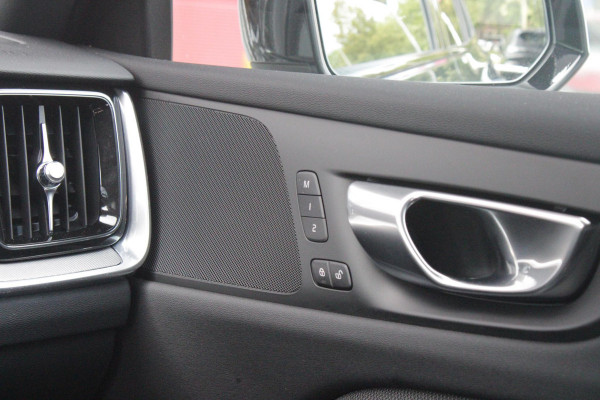 Volvo V60 2.0 T6 Plug-in hybrid 350PK AWD PLUS DARK | LONG RANGE | PANORAMISCH SCHUIF/KANTELDAK | NAVIGATIE VIA GOOGLE AUTO | APPLE CARPLAY / ANDROID AUTO | FULL-LED KOPLAMPEN | 125319" 6-SPAAKS BLACK / DIAMOND CUT VELGEN | LEDEREN BEKLEDING | POWER SEATS - BESTUURDERS- EN PASSAGIERSSTOEL ELEKTRISCHVERSTELBAAR MET GEHEUGEN, ELEKTRISCH VERSTELBARE  ZITVERLENGERS /LENDESTEUN VIERVOUDIG | STOEL- EN ACHTERBANKVERWARMING | STUURVERWARMING | PARKEERVERWARMING MET TIMER (STANDKACHEL) | ACHTERUIRIJ CAMERA | EXTRA GETINTE ACHTERRUITEN | ELEKTRISCH BEDIENBARE ACHTERKLEP | ELEKTRISCH INKLA