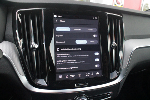 Volvo V60 2.0 T6 Plug-in hybrid 350PK AWD PLUS DARK | LONG RANGE | PANORAMISCH SCHUIF/KANTELDAK | NAVIGATIE VIA GOOGLE AUTO | APPLE CARPLAY / ANDROID AUTO | FULL-LED KOPLAMPEN | 125319" 6-SPAAKS BLACK / DIAMOND CUT VELGEN | LEDEREN BEKLEDING | POWER SEATS - BESTUURDERS- EN PASSAGIERSSTOEL ELEKTRISCHVERSTELBAAR MET GEHEUGEN, ELEKTRISCH VERSTELBARE  ZITVERLENGERS /LENDESTEUN VIERVOUDIG | STOEL- EN ACHTERBANKVERWARMING | STUURVERWARMING | PARKEERVERWARMING MET TIMER (STANDKACHEL) | ACHTERUIRIJ CAMERA | EXTRA GETINTE ACHTERRUITEN | ELEKTRISCH BEDIENBARE ACHTERKLEP | ELEKTRISCH INKLA