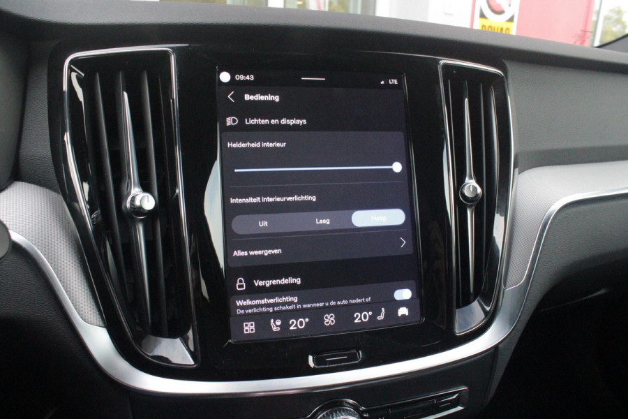 Volvo V60 2.0 T6 Plug-in hybrid 350PK AWD PLUS DARK | LONG RANGE | PANORAMISCH SCHUIF/KANTELDAK | NAVIGATIE VIA GOOGLE AUTO | APPLE CARPLAY / ANDROID AUTO | FULL-LED KOPLAMPEN | 125319" 6-SPAAKS BLACK / DIAMOND CUT VELGEN | LEDEREN BEKLEDING | POWER SEATS - BESTUURDERS- EN PASSAGIERSSTOEL ELEKTRISCHVERSTELBAAR MET GEHEUGEN, ELEKTRISCH VERSTELBARE  ZITVERLENGERS /LENDESTEUN VIERVOUDIG | STOEL- EN ACHTERBANKVERWARMING | STUURVERWARMING | PARKEERVERWARMING MET TIMER (STANDKACHEL) | ACHTERUIRIJ CAMERA | EXTRA GETINTE ACHTERRUITEN | ELEKTRISCH BEDIENBARE ACHTERKLEP | ELEKTRISCH INKLA