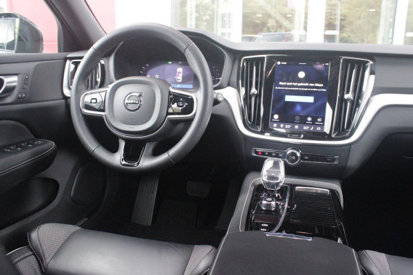 Volvo V60 2.0 T6 Plug-in hybrid 350PK AWD PLUS DARK | LONG RANGE | PANORAMISCH SCHUIF/KANTELDAK | NAVIGATIE VIA GOOGLE AUTO | APPLE CARPLAY / ANDROID AUTO | FULL-LED KOPLAMPEN | 125319" 6-SPAAKS BLACK / DIAMOND CUT VELGEN | LEDEREN BEKLEDING | POWER SEATS - BESTUURDERS- EN PASSAGIERSSTOEL ELEKTRISCHVERSTELBAAR MET GEHEUGEN, ELEKTRISCH VERSTELBARE  ZITVERLENGERS /LENDESTEUN VIERVOUDIG | STOEL- EN ACHTERBANKVERWARMING | STUURVERWARMING | PARKEERVERWARMING MET TIMER (STANDKACHEL) | ACHTERUIRIJ CAMERA | EXTRA GETINTE ACHTERRUITEN | ELEKTRISCH BEDIENBARE ACHTERKLEP | ELEKTRISCH INKLA