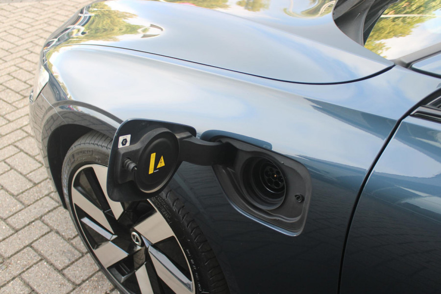 Volvo V60 2.0 T6 Plug-in hybrid 350PK AWD PLUS DARK | LONG RANGE | PANORAMISCH SCHUIF/KANTELDAK | NAVIGATIE VIA GOOGLE AUTO | APPLE CARPLAY / ANDROID AUTO | FULL-LED KOPLAMPEN | 125319" 6-SPAAKS BLACK / DIAMOND CUT VELGEN | LEDEREN BEKLEDING | POWER SEATS - BESTUURDERS- EN PASSAGIERSSTOEL ELEKTRISCHVERSTELBAAR MET GEHEUGEN, ELEKTRISCH VERSTELBARE  ZITVERLENGERS /LENDESTEUN VIERVOUDIG | STOEL- EN ACHTERBANKVERWARMING | STUURVERWARMING | PARKEERVERWARMING MET TIMER (STANDKACHEL) | ACHTERUIRIJ CAMERA | EXTRA GETINTE ACHTERRUITEN | ELEKTRISCH BEDIENBARE ACHTERKLEP | ELEKTRISCH INKLA