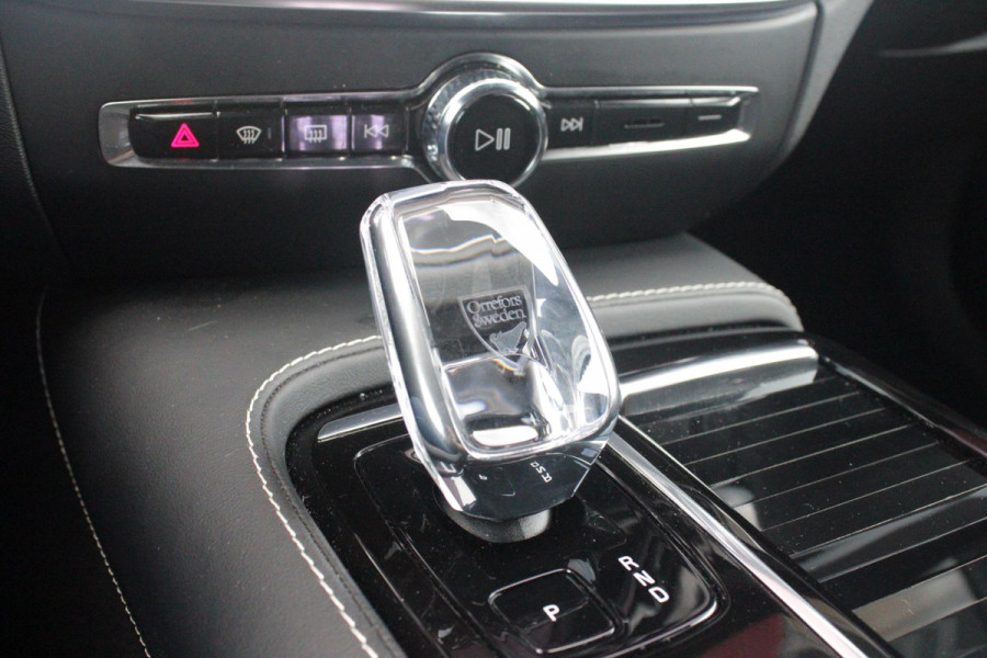 Volvo V60 2.0 T6 Plug-in hybrid 350PK AWD PLUS DARK | LONG RANGE | PANORAMISCH SCHUIF/KANTELDAK | NAVIGATIE VIA GOOGLE AUTO | APPLE CARPLAY / ANDROID AUTO | FULL-LED KOPLAMPEN | 125319" 6-SPAAKS BLACK / DIAMOND CUT VELGEN | LEDEREN BEKLEDING | POWER SEATS - BESTUURDERS- EN PASSAGIERSSTOEL ELEKTRISCHVERSTELBAAR MET GEHEUGEN, ELEKTRISCH VERSTELBARE  ZITVERLENGERS /LENDESTEUN VIERVOUDIG | STOEL- EN ACHTERBANKVERWARMING | STUURVERWARMING | PARKEERVERWARMING MET TIMER (STANDKACHEL) | ACHTERUIRIJ CAMERA | EXTRA GETINTE ACHTERRUITEN | ELEKTRISCH BEDIENBARE ACHTERKLEP | ELEKTRISCH INKLA