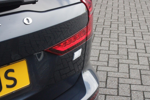 Volvo V60 2.0 T6 Plug-in hybrid 350PK AWD PLUS DARK | LONG RANGE | PANORAMISCH SCHUIF/KANTELDAK | NAVIGATIE VIA GOOGLE AUTO | APPLE CARPLAY / ANDROID AUTO | FULL-LED KOPLAMPEN | 125319" 6-SPAAKS BLACK / DIAMOND CUT VELGEN | LEDEREN BEKLEDING | POWER SEATS - BESTUURDERS- EN PASSAGIERSSTOEL ELEKTRISCHVERSTELBAAR MET GEHEUGEN, ELEKTRISCH VERSTELBARE  ZITVERLENGERS /LENDESTEUN VIERVOUDIG | STOEL- EN ACHTERBANKVERWARMING | STUURVERWARMING | PARKEERVERWARMING MET TIMER (STANDKACHEL) | ACHTERUIRIJ CAMERA | EXTRA GETINTE ACHTERRUITEN | ELEKTRISCH BEDIENBARE ACHTERKLEP | ELEKTRISCH INKLA