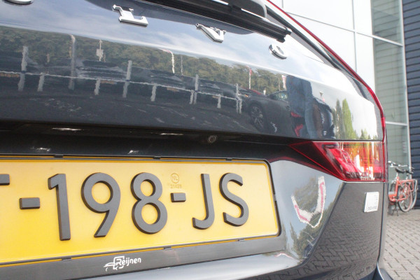 Volvo V60 2.0 T6 Plug-in hybrid 350PK AWD PLUS DARK | LONG RANGE | PANORAMISCH SCHUIF/KANTELDAK | NAVIGATIE VIA GOOGLE AUTO | APPLE CARPLAY / ANDROID AUTO | FULL-LED KOPLAMPEN | 125319" 6-SPAAKS BLACK / DIAMOND CUT VELGEN | LEDEREN BEKLEDING | POWER SEATS - BESTUURDERS- EN PASSAGIERSSTOEL ELEKTRISCHVERSTELBAAR MET GEHEUGEN, ELEKTRISCH VERSTELBARE  ZITVERLENGERS /LENDESTEUN VIERVOUDIG | STOEL- EN ACHTERBANKVERWARMING | STUURVERWARMING | PARKEERVERWARMING MET TIMER (STANDKACHEL) | ACHTERUIRIJ CAMERA | EXTRA GETINTE ACHTERRUITEN | ELEKTRISCH BEDIENBARE ACHTERKLEP | ELEKTRISCH INKLA