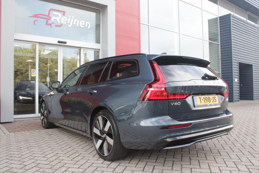 Volvo V60 2.0 T6 Plug-in hybrid 350PK AWD PLUS DARK | LONG RANGE | PANORAMISCH SCHUIF/KANTELDAK | NAVIGATIE VIA GOOGLE AUTO | APPLE CARPLAY / ANDROID AUTO | FULL-LED KOPLAMPEN | 125319" 6-SPAAKS BLACK / DIAMOND CUT VELGEN | LEDEREN BEKLEDING | POWER SEATS - BESTUURDERS- EN PASSAGIERSSTOEL ELEKTRISCHVERSTELBAAR MET GEHEUGEN, ELEKTRISCH VERSTELBARE  ZITVERLENGERS /LENDESTEUN VIERVOUDIG | STOEL- EN ACHTERBANKVERWARMING | STUURVERWARMING | PARKEERVERWARMING MET TIMER (STANDKACHEL) | ACHTERUIRIJ CAMERA | EXTRA GETINTE ACHTERRUITEN | ELEKTRISCH BEDIENBARE ACHTERKLEP | ELEKTRISCH INKLA
