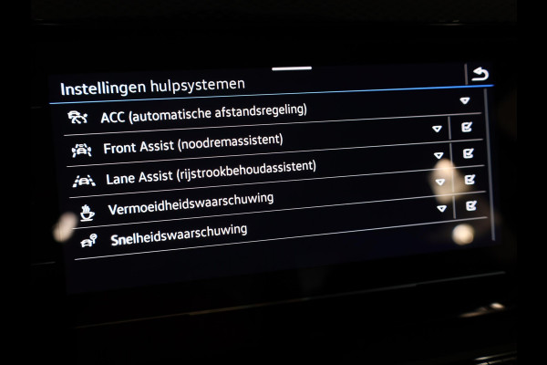 Volkswagen Taigo 1.0 TSI Life Edition 116 pk Automaat (DSG) | Verlengde garantie | Navigatie via App | Parkeersensoren | Achteruitrijcamera | Autom. airco |