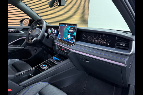 Volkswagen Tayron 1.5 eTSI R-Line Edition | Full Option | Garantie tot 2030 | Pano | IQ. Drive | Trekhaak |Park Assist Pro | H/K