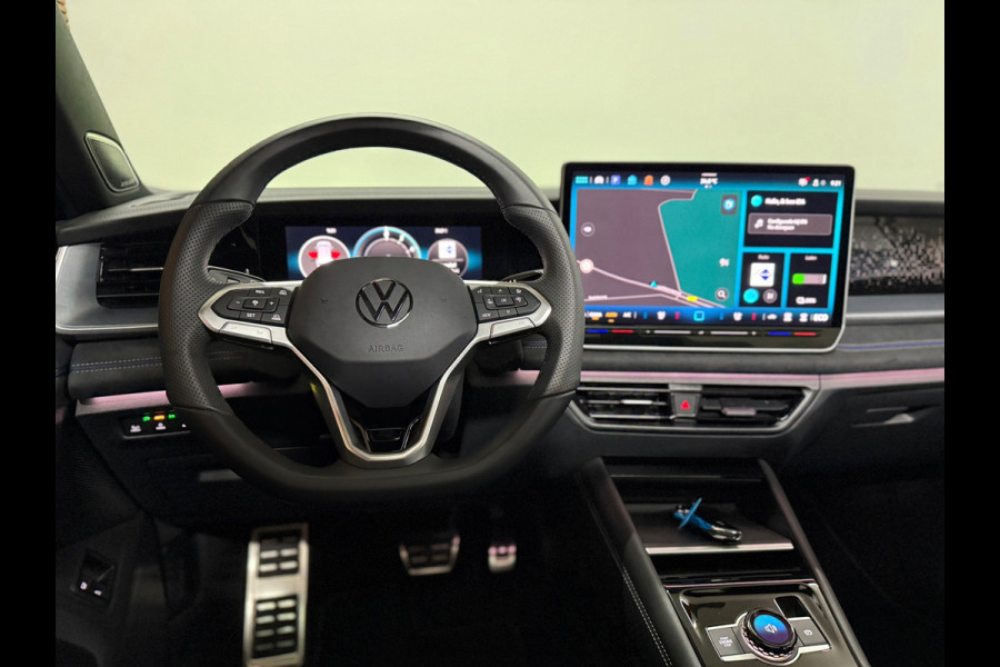 Volkswagen Tayron 1.5 eTSI R-Line Edition | Full Option | Garantie tot 2030 | Pano | IQ. Drive | Trekhaak |Park Assist Pro | H/K