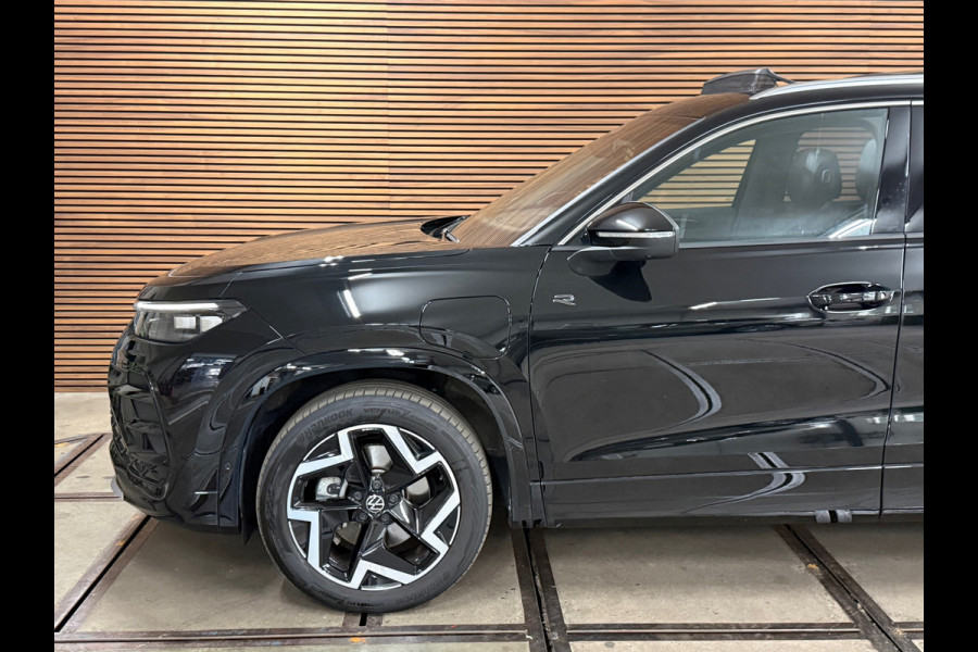 Volkswagen Tayron 1.5 eTSI R-Line Edition | Full Option | Garantie tot 2030 | Pano | IQ. Drive | Trekhaak |Park Assist Pro | H/K