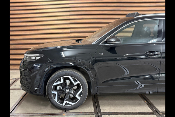 Volkswagen Tayron 1.5 eTSI R-Line Edition | Full Option | Garantie tot 2030 | Pano | IQ. Drive | Trekhaak |Park Assist Pro | H/K