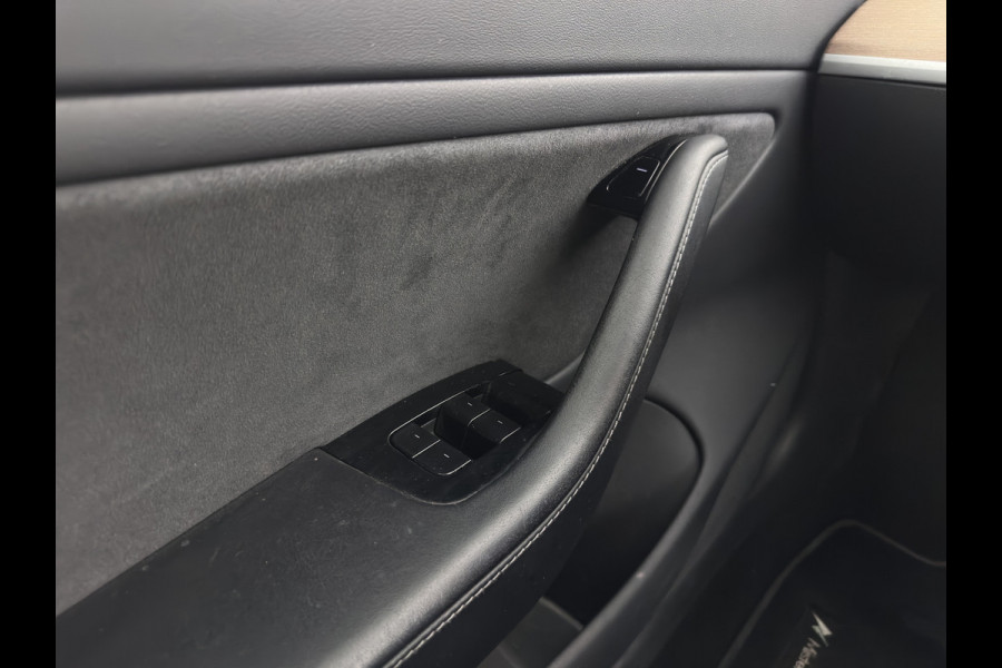 Tesla Model 3 Long Range AWD 75 kWh [3-Fase-11kW] (INCL-BTW) Aut. *PANO | AUTOPILOT | LEATHER | KEYLESS | FULL-LED | MEMORY-PACK | TOPVIEW | DAB | CARPLAY | DIGI-COCKPIT | LANE-ASSIST | HEATED-COMFORTSEATS | 19"ALU*