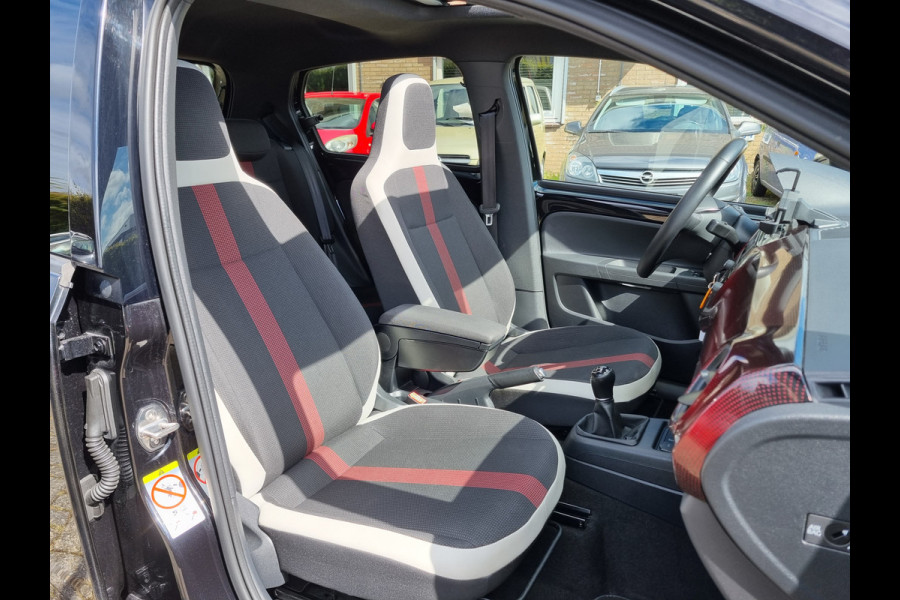 Volkswagen up! 1.0 BMT high up! ✅PANO DAK ✅ZEER MOOI