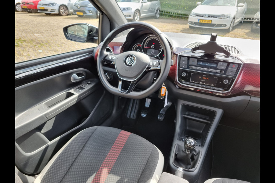 Volkswagen up! 1.0 BMT high up! ✅PANO DAK ✅ZEER MOOI