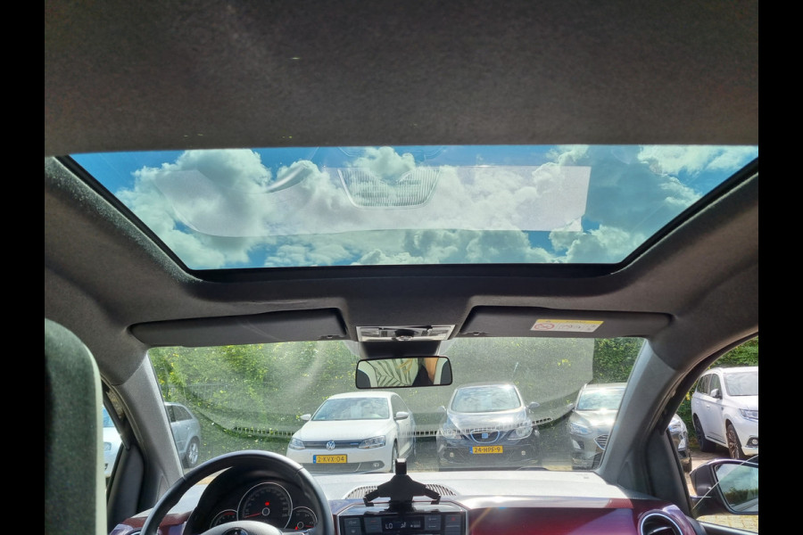 Volkswagen up! 1.0 BMT high up! ✅PANO DAK ✅ZEER MOOI