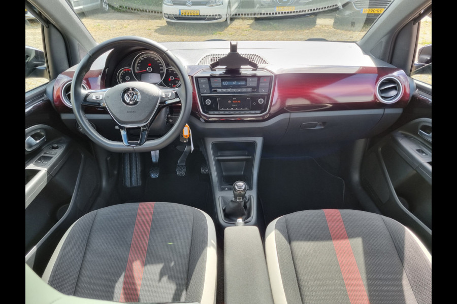 Volkswagen up! 1.0 BMT high up! ✅PANO DAK ✅ZEER MOOI