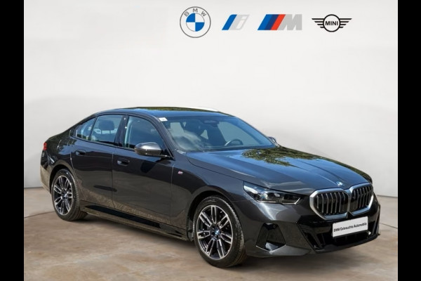 BMW 5 Serie 550e xDrive M-SPORT ** LED, LEDER, PANO, TREKH, ACC, HuD, MEMORY, 19-inch LMV ** Ex BMW-AG ** ** INFORMEER OOK NAAR ONZE AANTREKKELIJKE FINANCIAL-LEASE TARIEVEN **