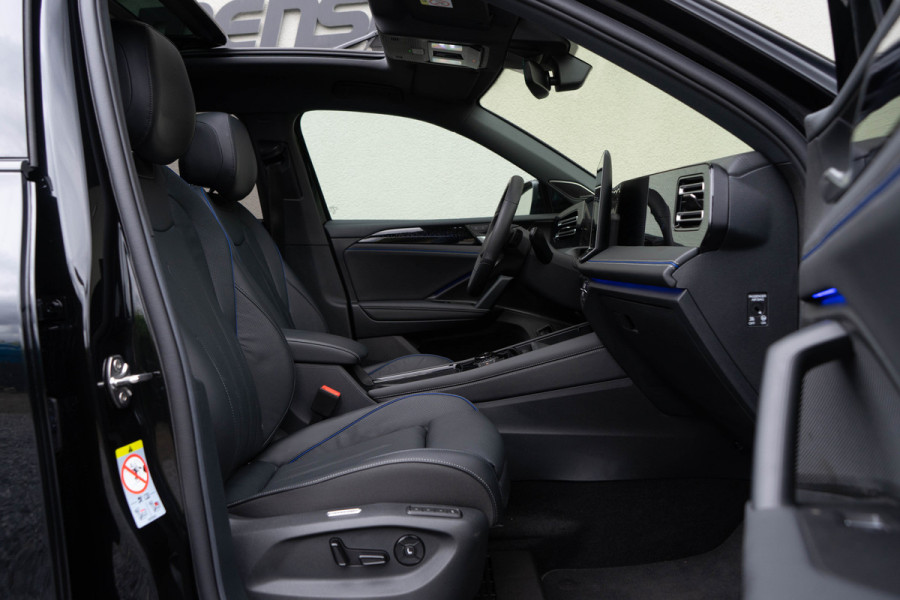 Volkswagen Tiguan 1.5 eHybrid R-Line / 5 jaar Fabrieksgarantie/ Stoelen met Massage & Koeling/ Panoramadak/ 200kW (272PK)