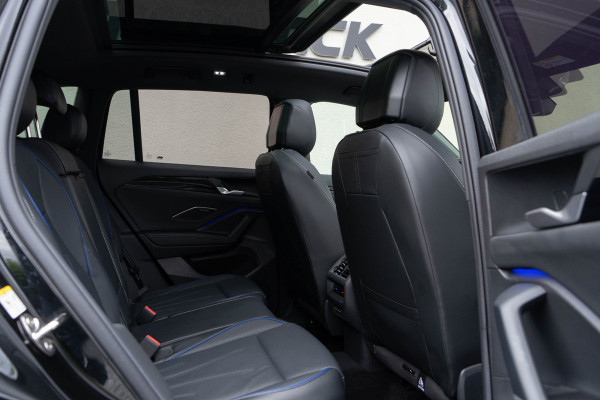 Volkswagen Tiguan 1.5 eHybrid R-Line / 5 jaar Fabrieksgarantie/ Stoelen met Massage & Koeling/ Panoramadak/ 200kW (272PK)