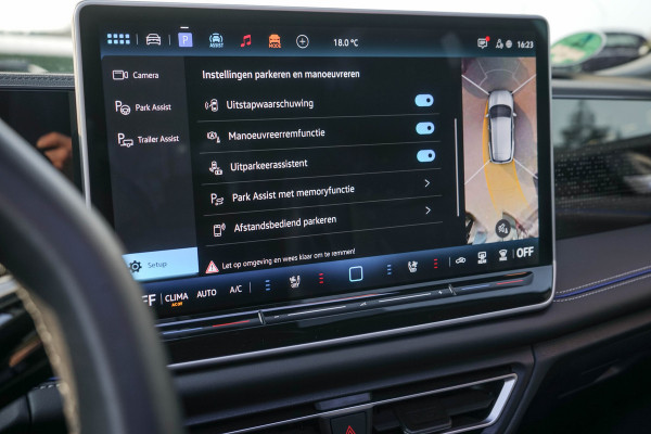 Volkswagen Tiguan 1.5 eHybrid R-Line / 5 jaar Fabrieksgarantie/ Stoelen met Massage & Koeling/ Panoramadak/ 200kW (272PK)