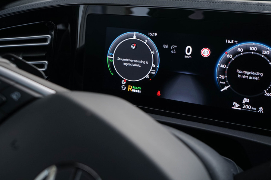 Volkswagen Tiguan 1.5 eHybrid R-Line / 5 jaar Fabrieksgarantie/ Stoelen met Massage & Koeling/ Panoramadak/ 200kW (272PK)