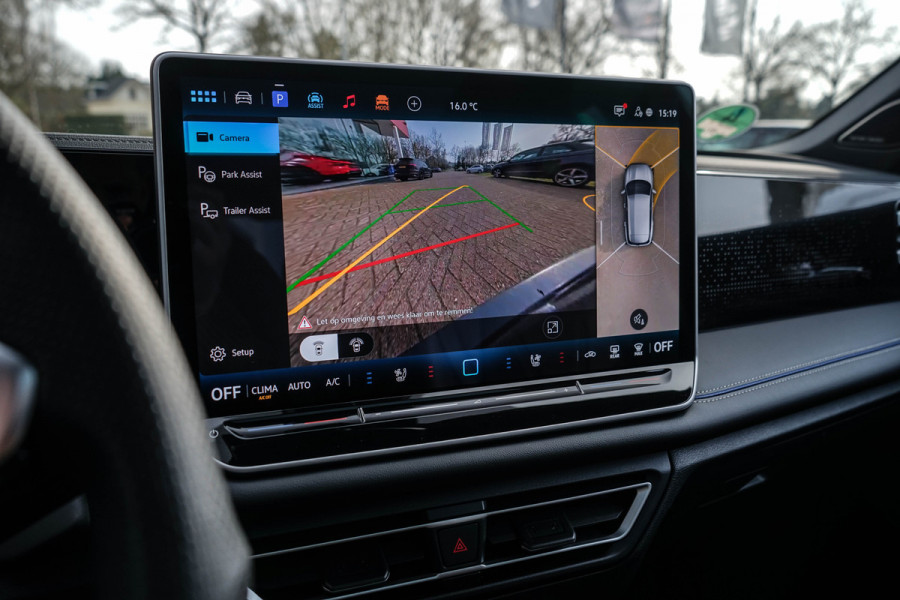 Volkswagen Tiguan 1.5 eHybrid R-Line / 5 jaar Fabrieksgarantie/ Stoelen met Massage & Koeling/ Panoramadak/ 200kW (272PK)