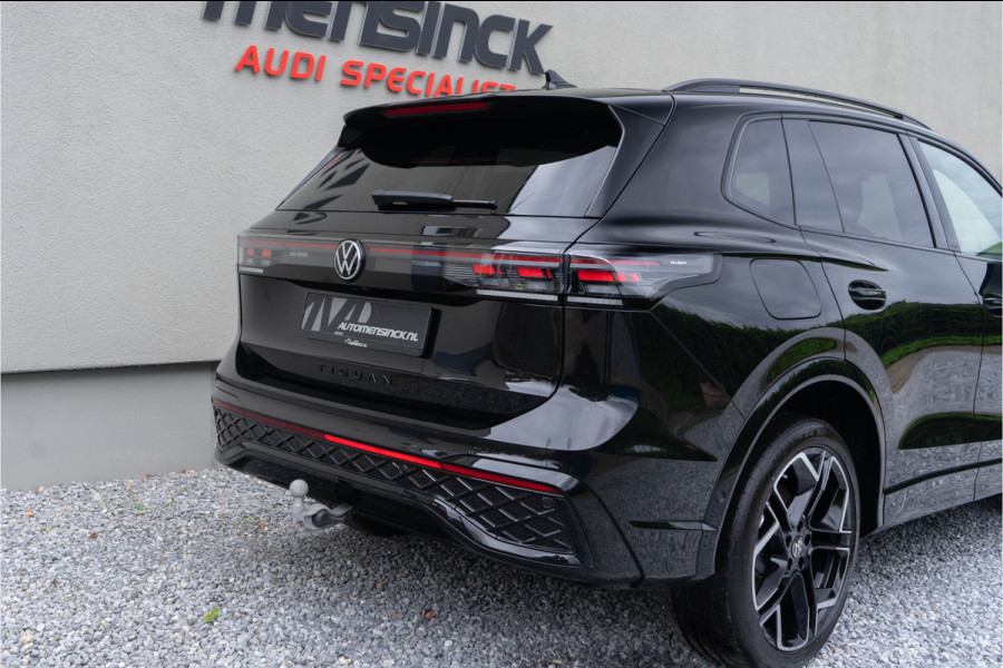 Volkswagen Tiguan 1.5 eHybrid R-Line / 5 jaar Fabrieksgarantie/ Stoelen met Massage & Koeling/ Panoramadak/ 200kW (272PK)