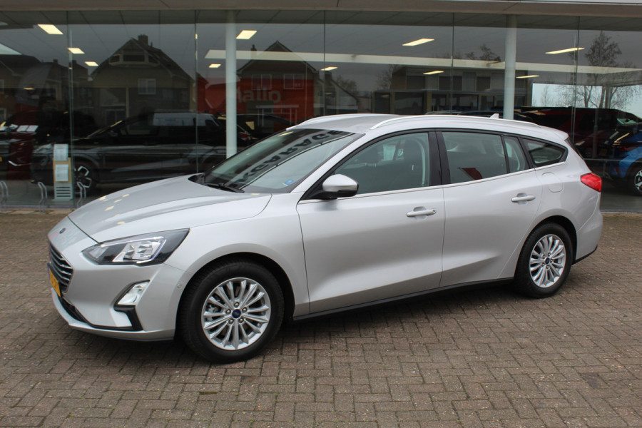 Ford FOCUS Wagon 1.0-125pk EcoBoost Mild-hybrid Titanium. Mooie, ruime, luxe en comfortabele Ford Focus wagon. Volautm. airco dual, camera, easy entry/easy go, stoel-, stuur- en voorraamverw., cruise control, Isofix, side- en lane assist, parkeersensoren v+a, LM wielen etc.